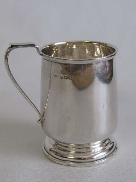 Vintage Hallmarked sterling silver Cup, 77.7 grams (Crazy R1 start Christmas auction at Port No.5)