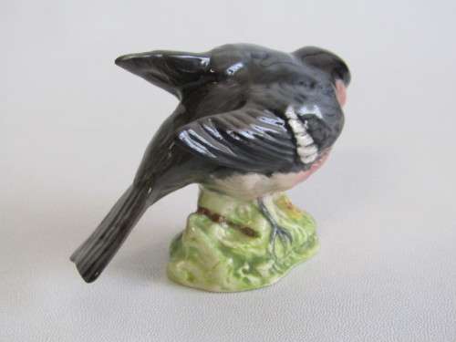 Lot of 2 original Beswick Bird figurines, no. 992 "Blue Tit" and no. 1042 "Bullfinch" perfect cond.