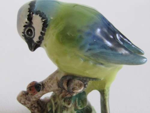 Lot of 2 original Beswick Bird figurines, no. 992 "Blue Tit" and no. 1042 "Bullfinch" perfect cond.