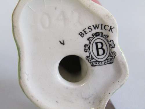 Lot of 2 original Beswick Bird figurines, no. 992 "Blue Tit" and no. 1042 "Bullfinch" perfect cond.