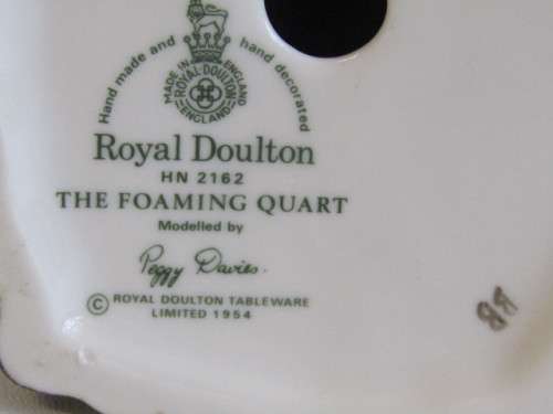 Vintage original 1954 Royal Doulton "The Foaming Quart" Figurine, HN2162, England, perfect, 13.5cm