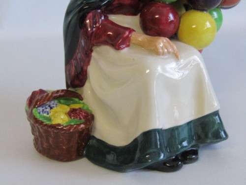 Original large 1930's Royal Doulton porcelain Figurine "The Old Balloon Seller" HN1315, 19cm,perfect
