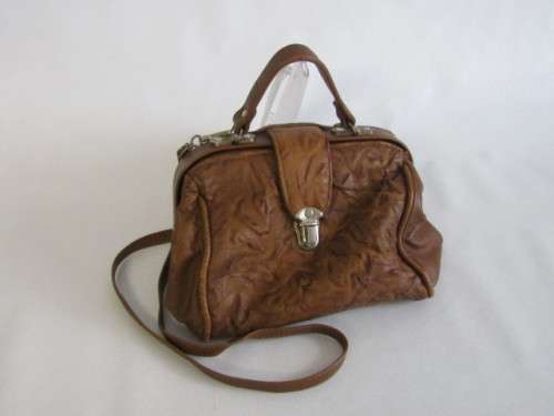 Vintage Brown Leather Handbag with shoulder strap and in unused condition, 20cm x 17cm