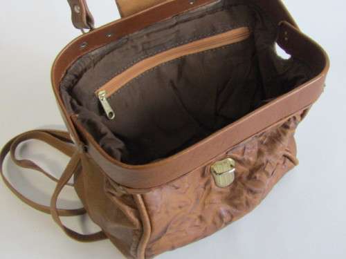 Vintage Brown Leather Handbag with shoulder strap and in unused condition, 20cm x 17cm