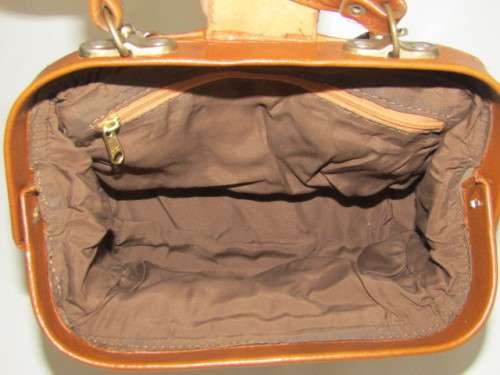 Vintage Brown Leather Handbag with shoulder strap and in unused condition, 20cm x 17cm