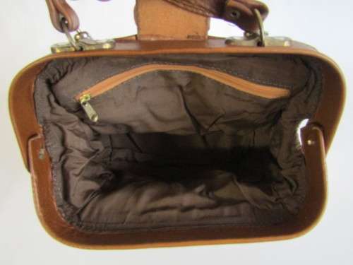 Vintage Brown Leather Handbag with shoulder strap and in unused condition, 20cm x 17cm