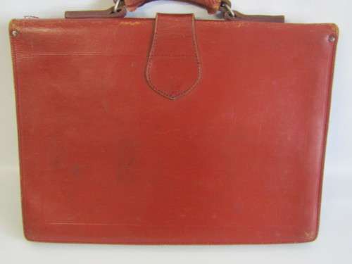 Very nice vintage Real Hide Leather Briefcase with 3 divisions and 3 pockets, excellent condition