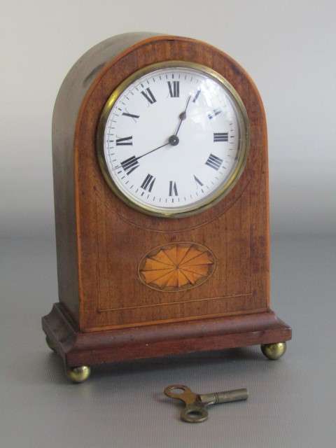 Edwardian mahogany Mantle Clock with decorative wooden inserts and brass fittings, with Key, 21cm