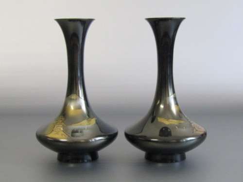 Pair of vintage Black and Gilt Metal Chinese vases in excellent condition, 18cm tall