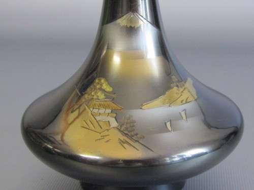 Pair of vintage Black and Gilt Metal Chinese vases in excellent condition, 18cm tall