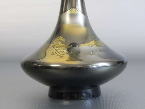 Pair of vintage Black and Gilt Metal Chinese vases in excellent condition, 18cm tall