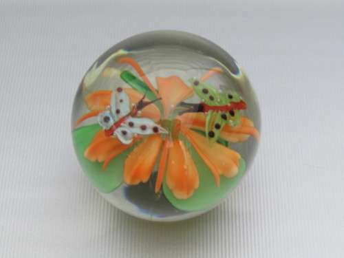Original Murano art glass Paperweight "Butterflies and Flowers" perfect condition, 6cm diameter