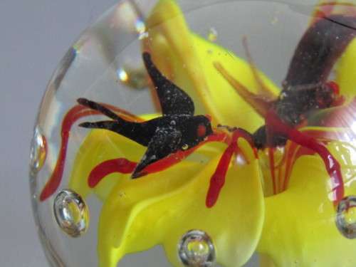 Original Murano art glass Paperweight "Birds and Flowers" excellent condition, 5.5cm diameter