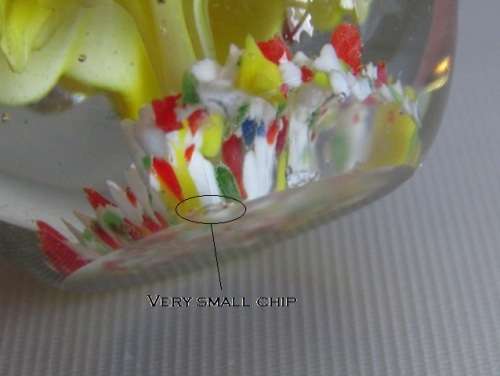 Original Murano art glass Paperweight "Birds and Flowers" excellent condition, 5.5cm diameter
