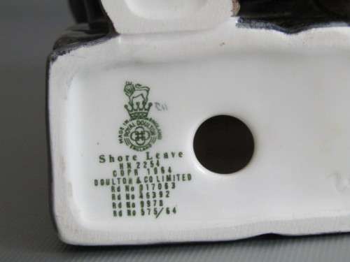 Original vintage 1964 Royal Doulton porcelain Figurine "Shore leave" HN2254, prestine, 20cm