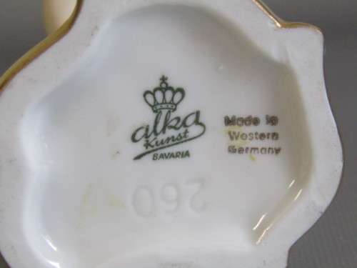 Vintage lot of 2 original porcelain Figurines, Hutschenreuther and Alka, excellent cond, 17cm  13cm