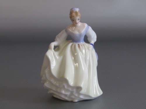 Original vintage 1962 Royal Doulton Figurine "Fair Lady" HN3216, 9.5cm, prestine condition