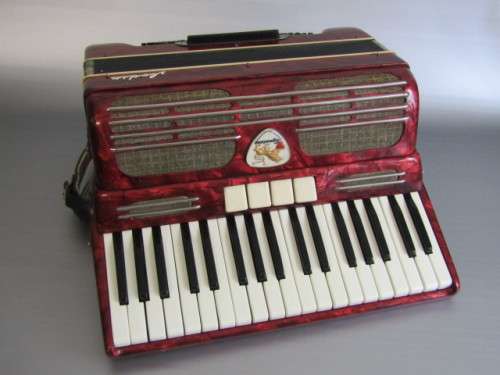 Vintage original Czechoslovakian Piano Accordian, Lignatone, excellent and working condition