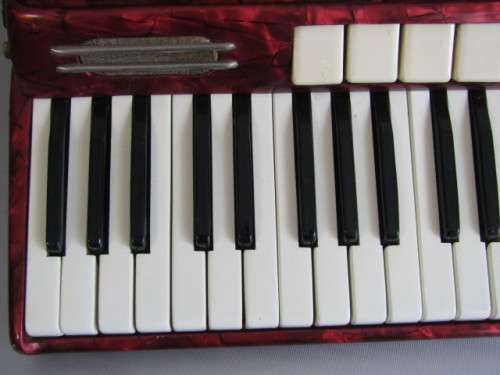 Vintage original Czechoslovakian Piano Accordian, Lignatone, excellent and working condition