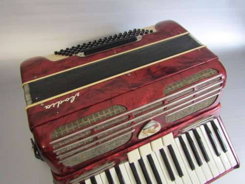 Vintage original Czechoslovakian Piano Accordian, Lignatone, excellent and working condition