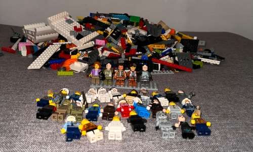 Mixed LEGO pieces