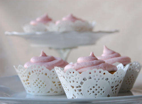 Doily cupcake wrappers - off-white (25pc)