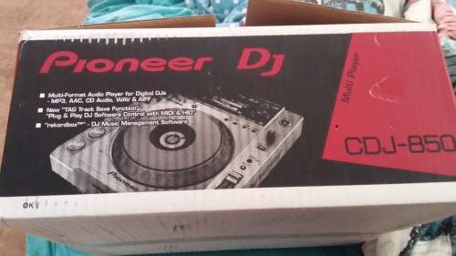 Pioneer CDJ's 850 + Mixer + Carry Case