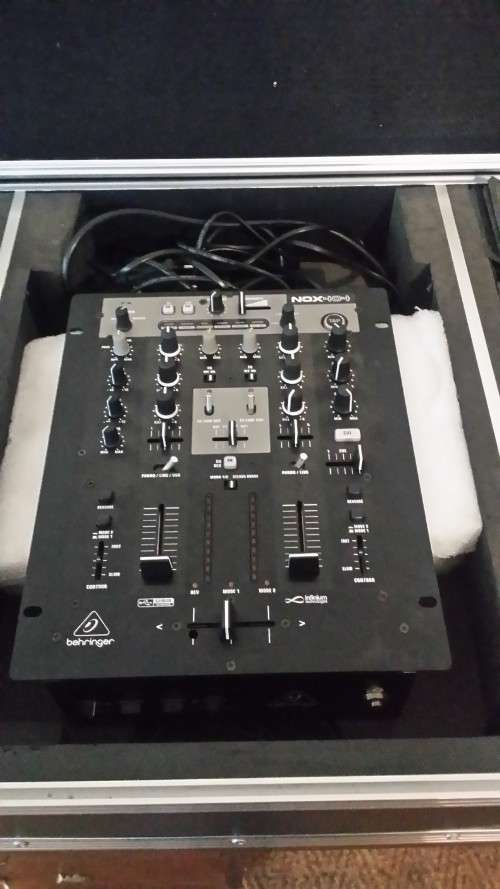 Pioneer CDJ's 850 + Mixer + Carry Case