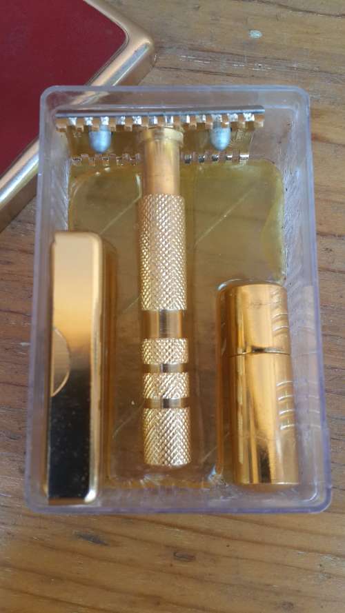 Vintage Razor in box