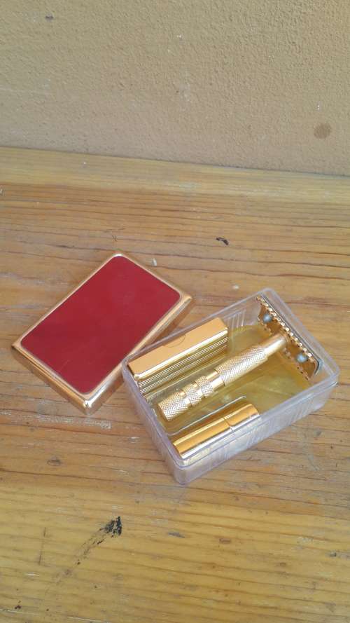 Vintage Razor in box