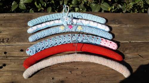 6 Knit hangers
