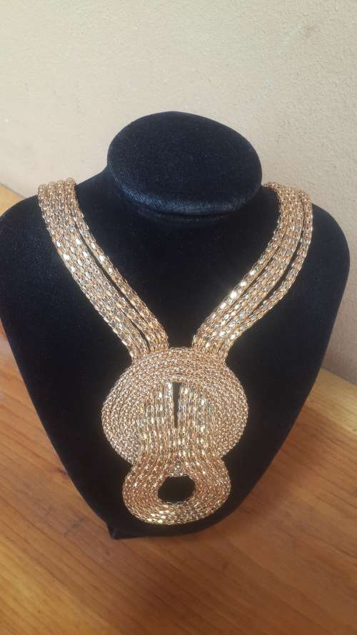Stunning chain costume necklace