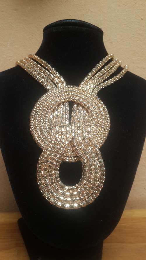 Stunning chain costume necklace