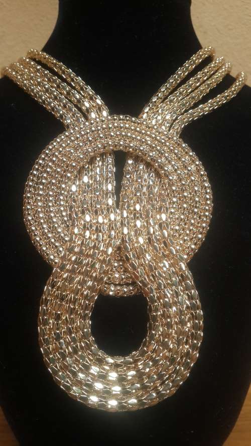 Stunning chain costume necklace