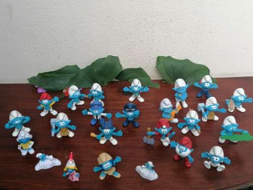 24 pieces Smurfs