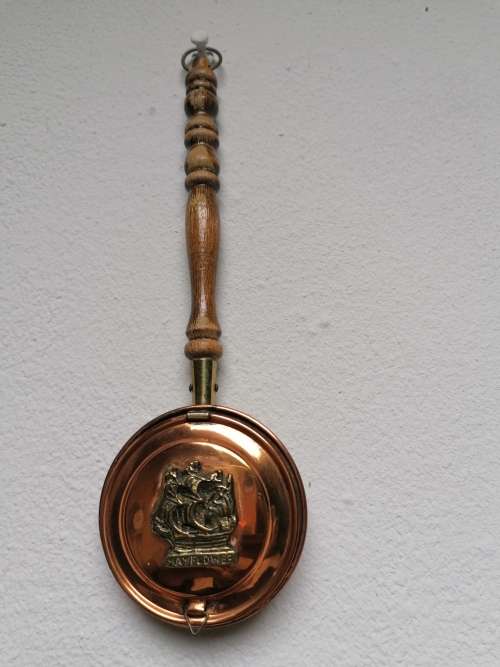 Small Ornamental Mayflower bed warmer wall decal