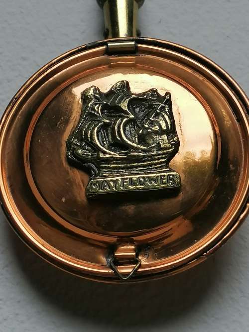 Small Ornamental Mayflower bed warmer wall decal