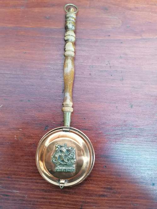 Small Ornamental Mayflower bed warmer wall decal