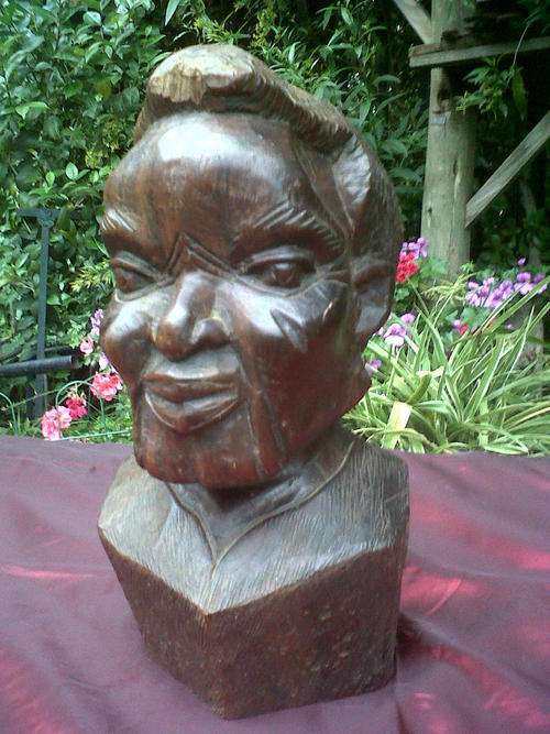 SOLID WOOD AFRICAN BUST