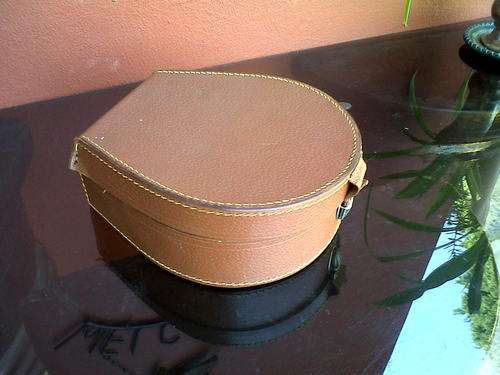 OLD MENS COLLAR BOX