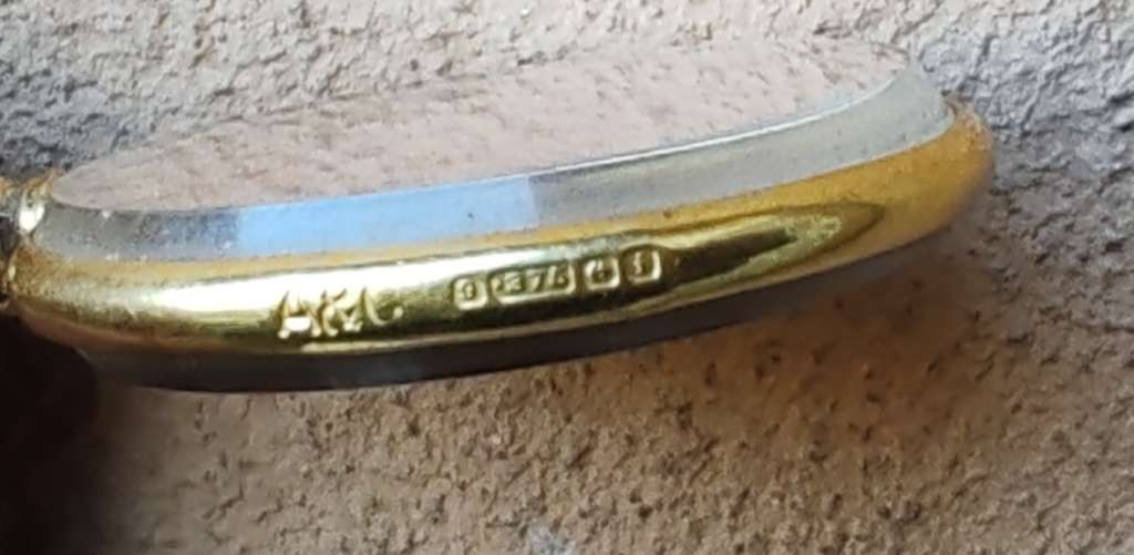 Beautiful Antique 9k Gold keepsake locket