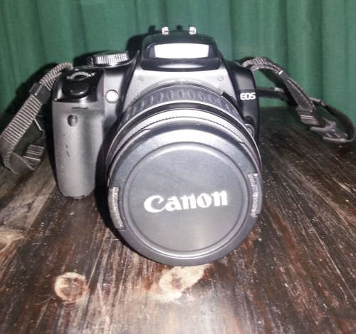 Canon EOS 400D DigitalSLR camera 10.1 Megapixels + Canon EFS 18 - 55mm Lens