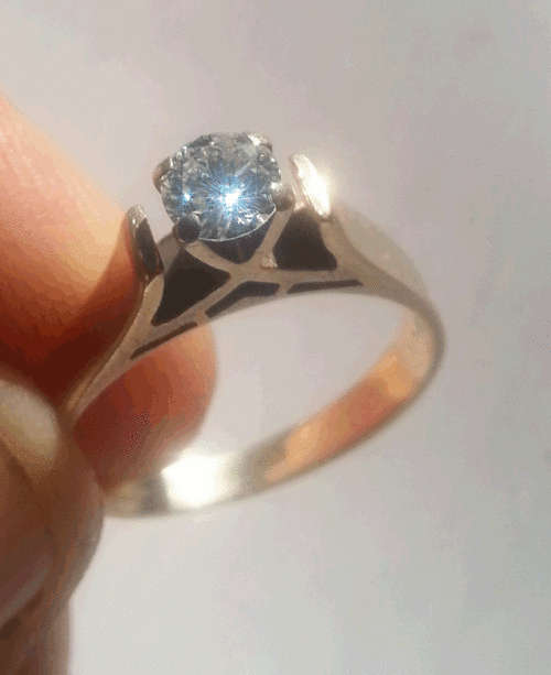 9Kt gold ring with 0.35Ct Round Diamond