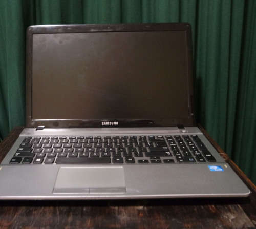 Samsung Notebook NP300E5E for Parts/Repair