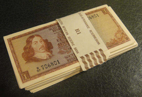 Amazing run of ONE HUNDRED (100) Consecutive R1 Bank Notes of TW de Jongh