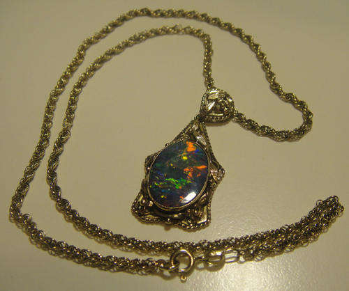 9-Carat ANTIQUE Yellow GOLD Pendant set with Fire OPAL on 50cm GOLD chain