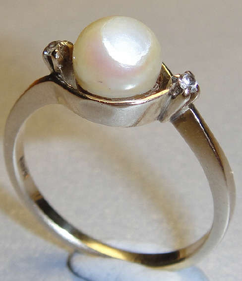 9ct Yellow Gold ANTIQUE Pearl Ring (Valued at R2 900)