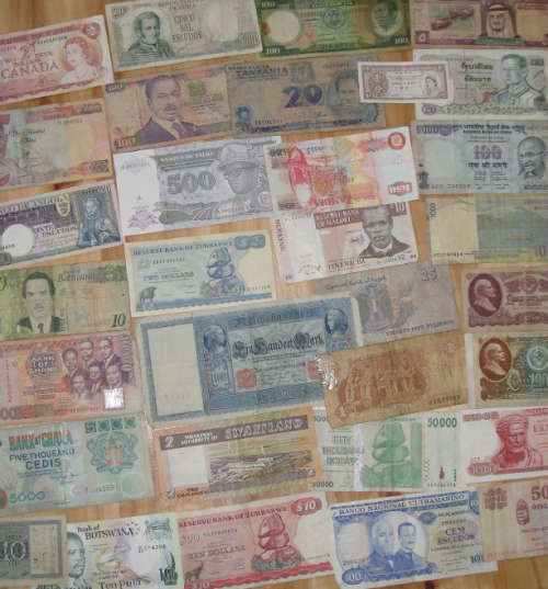 Thirty different World Banknotes: 10 collections available:Bid Per Collection consisting of 30 notes