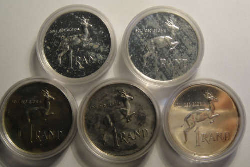 Republic of South Africa: Five SILVER R1 coins (bid per coin to take all 5)