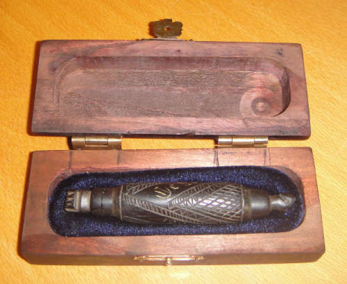 Anglo Boer War P.O.W. Art : Wooden Needle Holder : Boer Kamp Ceylon 1902